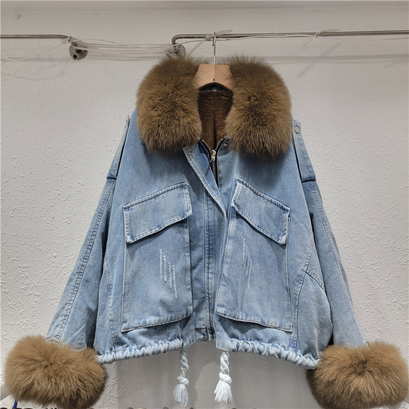 Jacket de vaqueros de cuello de lana real para mujeres más vello grueso otoño y invierno versátil 2025 nuevo estilo de moda suelta ropa de algodón de manga de murciélago coreana