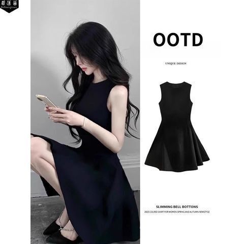 Pure Desire Hot Girl Black Dress Short Hepburn Style Sleeveless Platycodon Little Black Dress 2025 New Summer Dress for Women