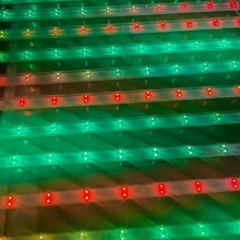 2025高透LED透明格栅显示屏 户外点阵像素屏支持多设备无线连接