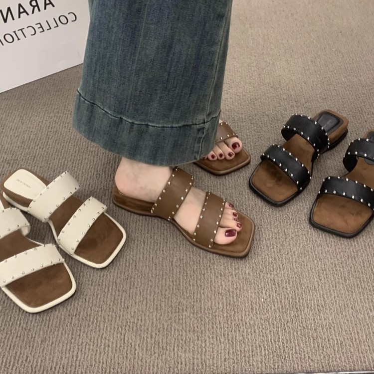 Remaches retro franceses con pequeñas zapatillas de tacón de cuña para mujer en verano, sandalias de playa de ocio de vacaciones junto al mar, sandalias