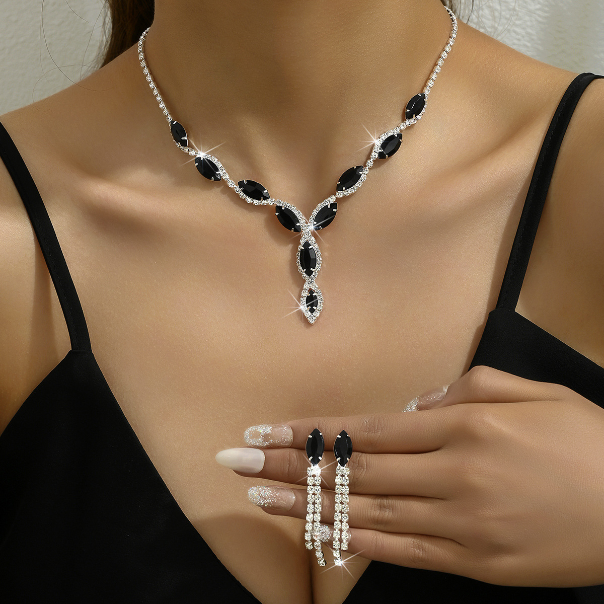 Set gioielli sposa con collana a goccia marquise e orecchini_voghion.com