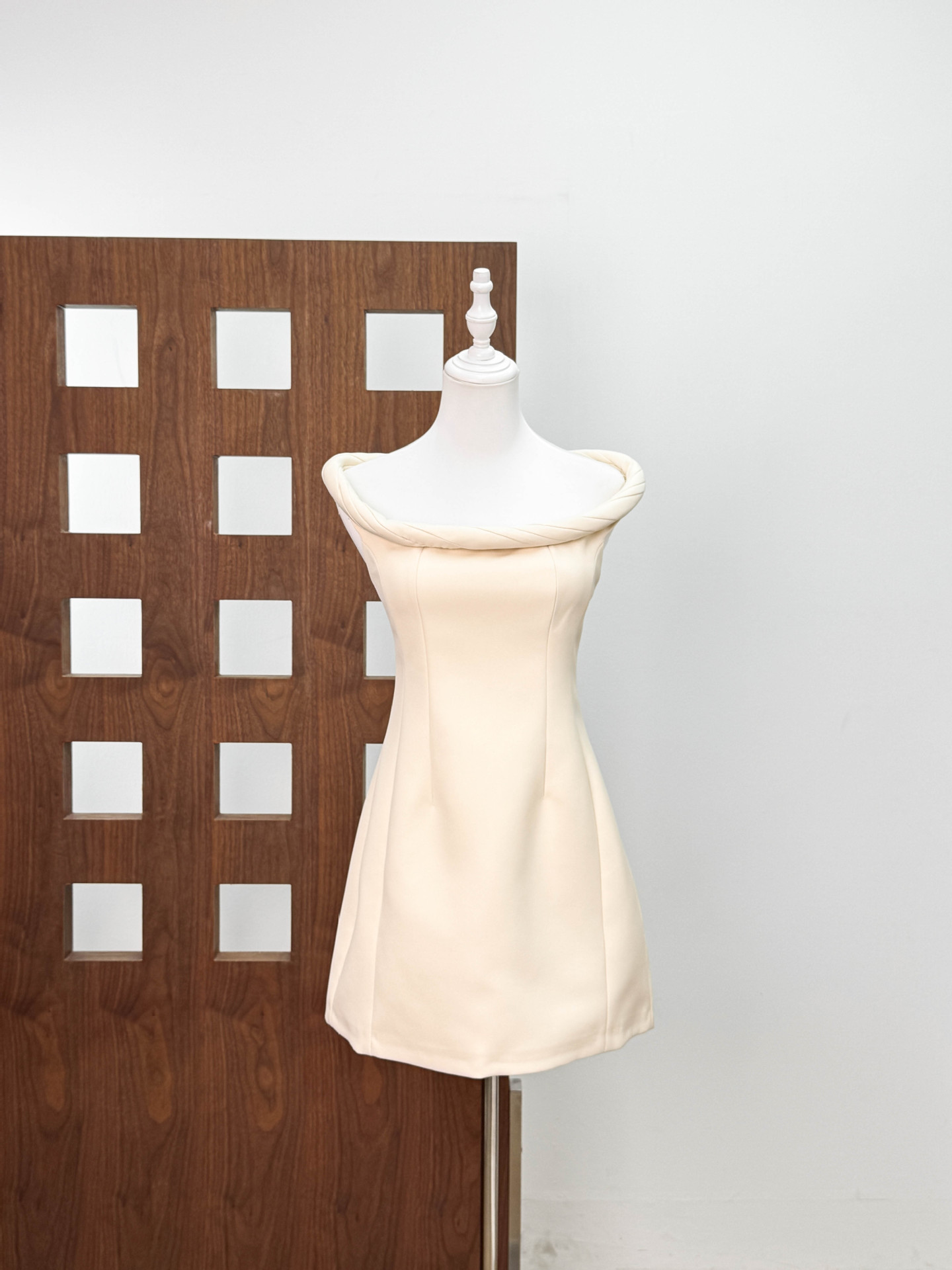 Vietnam nicho diseño l @ nejt25ss nuevo vestido de cintura sin mangas de moda de temperamento fino blanco image 7