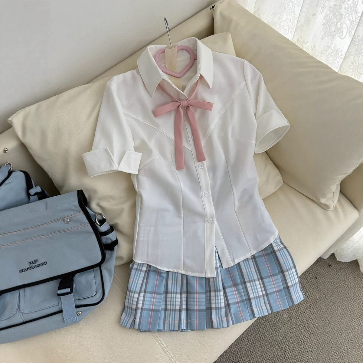 Short-sleeved shirt, basic style, loose fit, Japanese-inspired, versatile women's top, solid color, preppy style, suitable for spring and summer