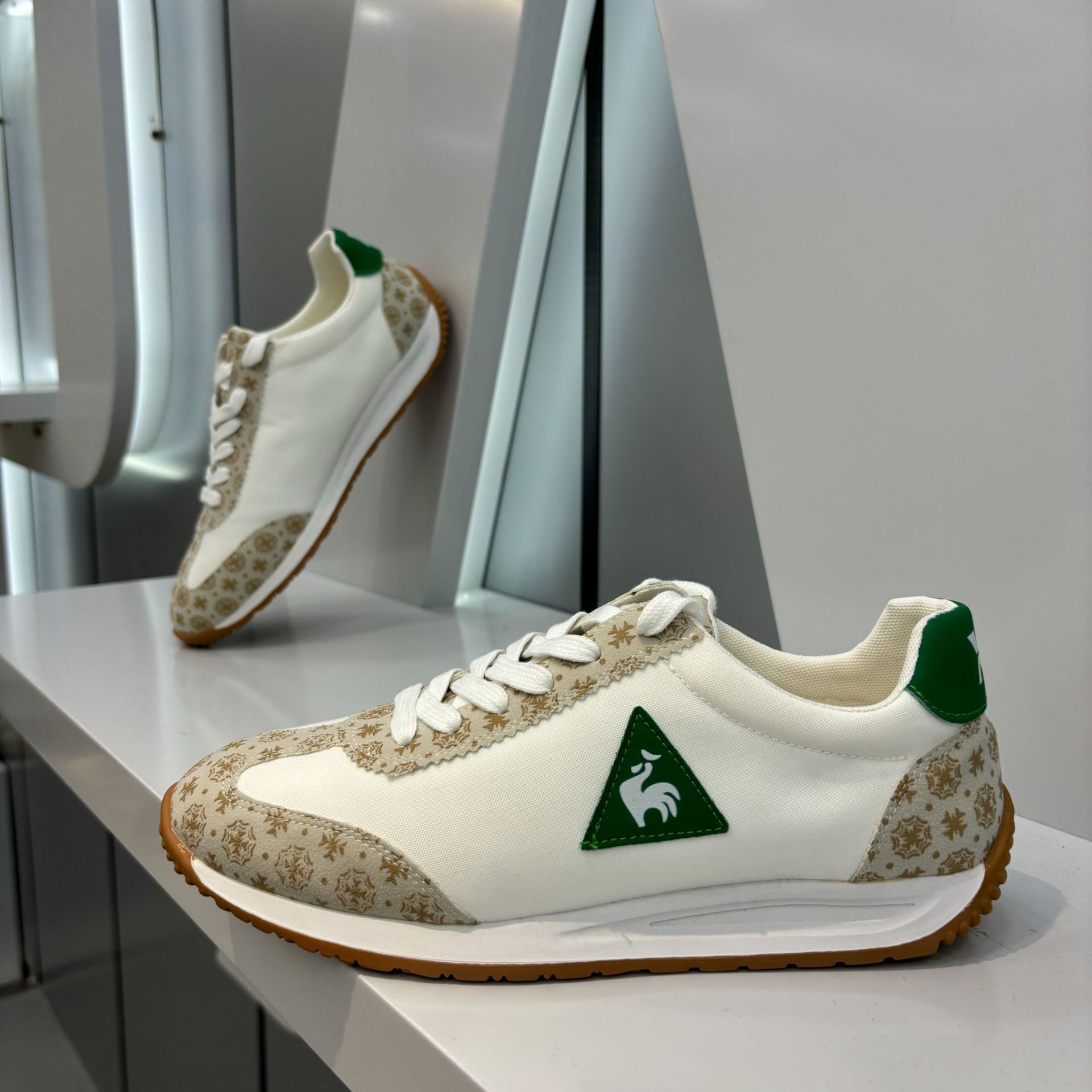Sneakers uomo bianche scarpe casual comode da passeggio_voghion.com