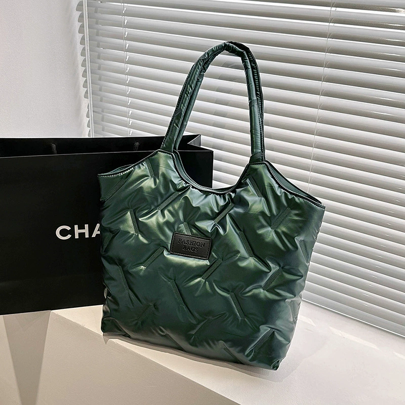 Capacious underarm bag with diamond pattern, shoulder bag, one-shoulder bag with down