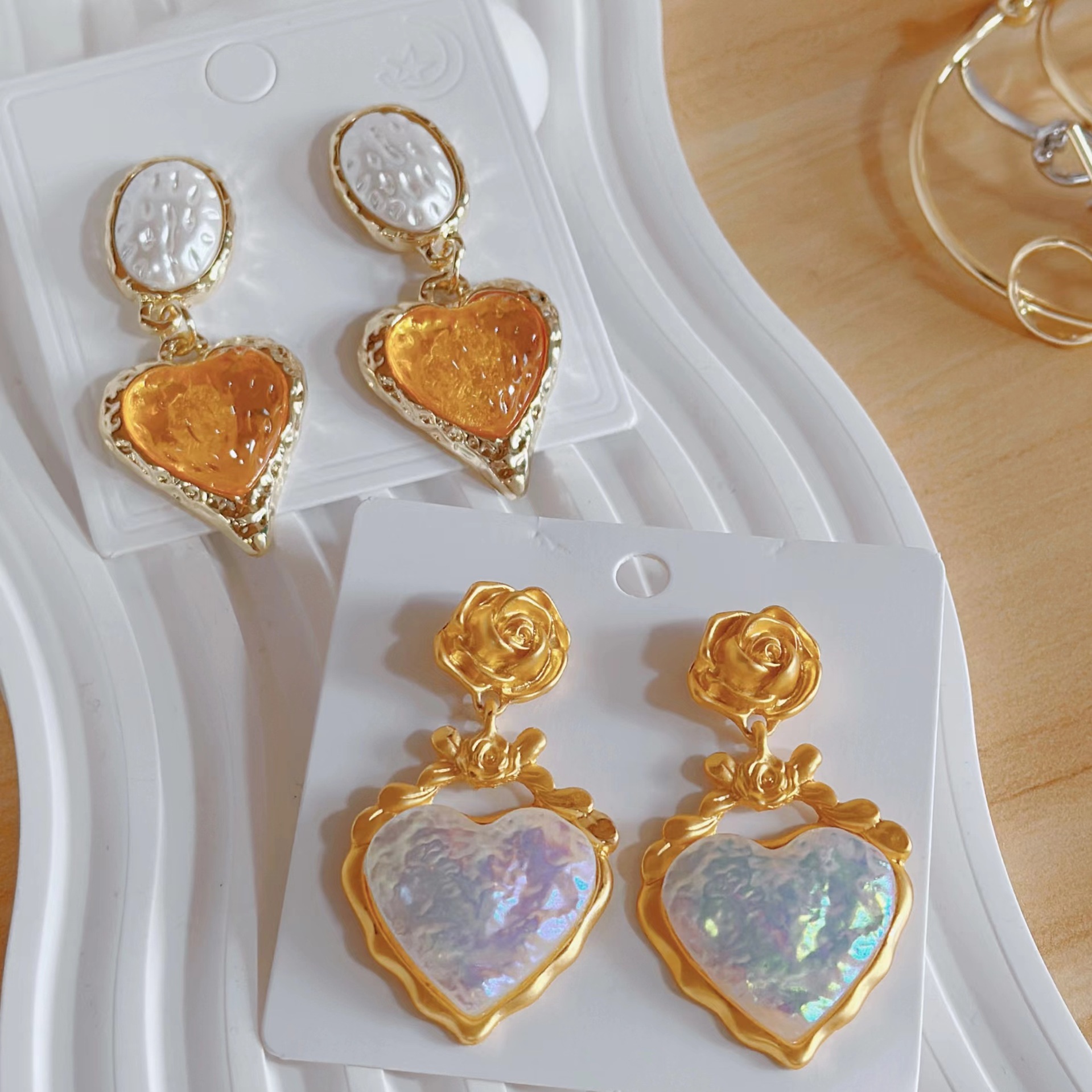 24g Weight Alloy Ear Needle Material Drop Earrings Classification 1 Pair Quantity Banquet, Daily, Party Occasion Alloy Material Heart Shape Pattern Women's Gender Casual, Retro Style 1 Pair Casual Retro Heart Shape Alloy Drop Earrings 2
