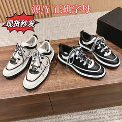 25春の新型の小香風のパンダの運動靴の女性のカジュアルな色の菱の格のひもの小さい白い靴のビスケットの厚い底の板の靴