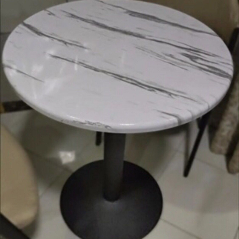 어떤 조합에도 어울리는 의자 2개가 있는 60개의 둥근 흰색 대리석✦✦