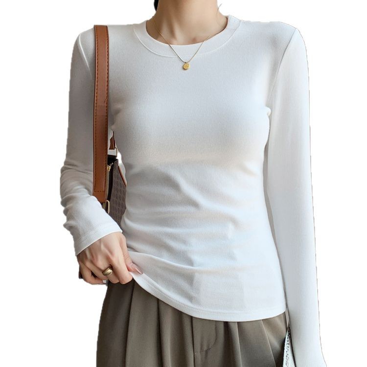 白の底のシャツの女性の2025新型の丸首の綿の長袖のtシャツは身を修める中に上着の春秋の金の洋風を掛けます。