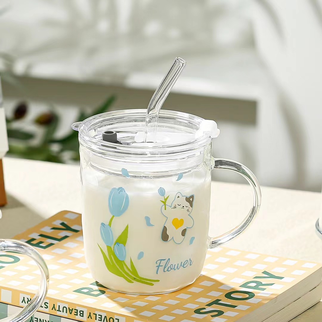 Creativo de alto aspecto tulipán flor paja taza chica desayuno taza hogar vidrio taza de agua con mano regalo taza