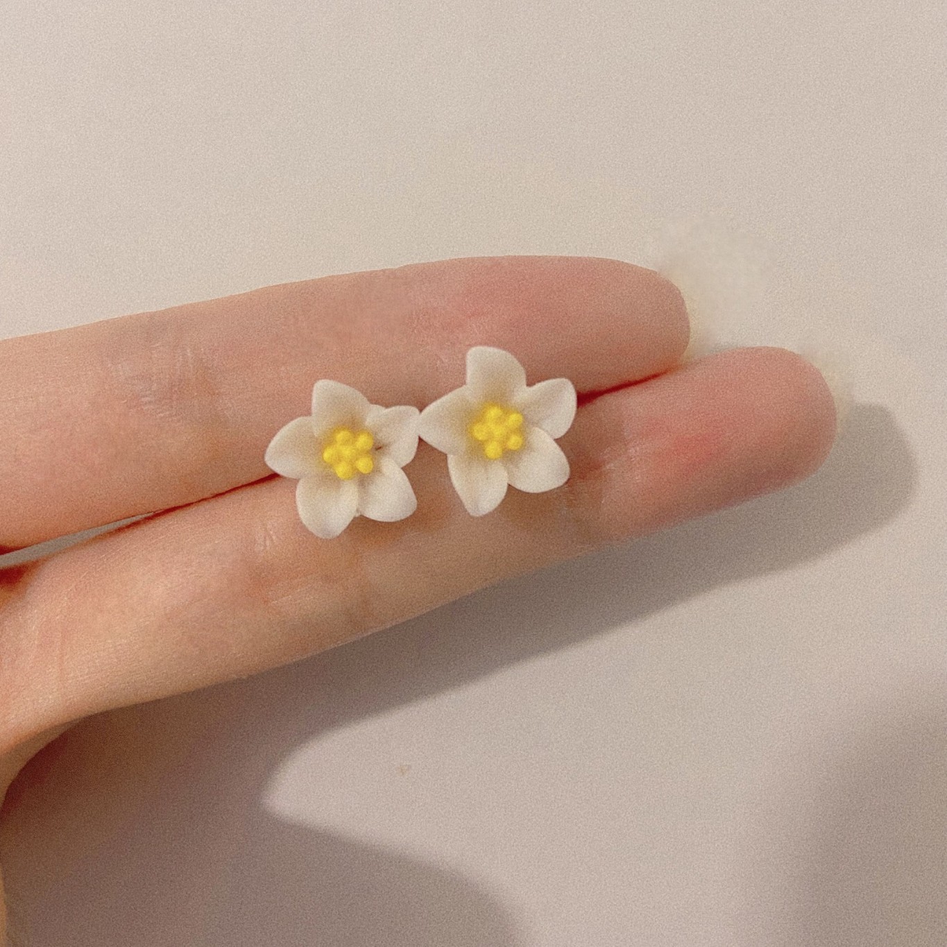 跨境热销款精致百合花小巧耳钉女孩时尚小清新ins甜美耳饰批发