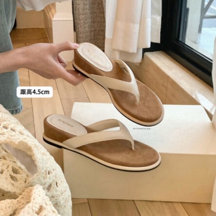 In-Stock Grape Mom 2026 Height-Increasing 4.5cm French Resort Style Outdoor Thong Wedge Flip-Flops for Women