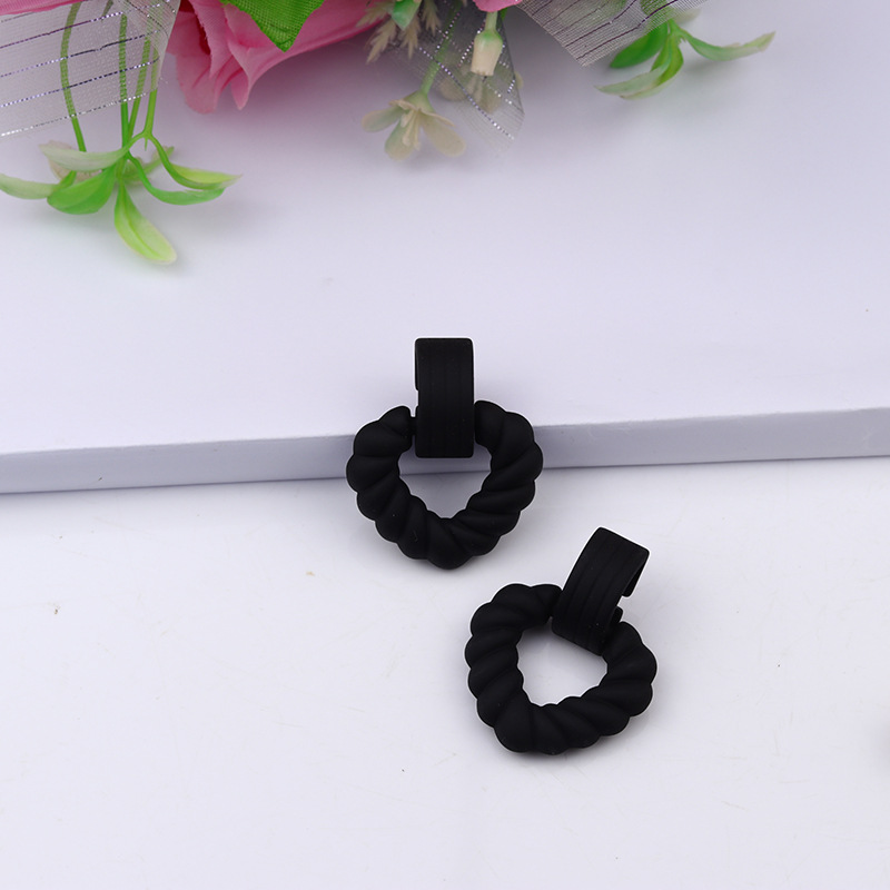 11g Weight Drop Earrings Classification 1 Pair Quantity Daily Occasion Acrylic Material Heart Shape Pattern Women'S Gender Spray Paint Design Fashion Style 1 Pair Fashion Heart Shape Spray Paint Arylic Drop Earrings 6