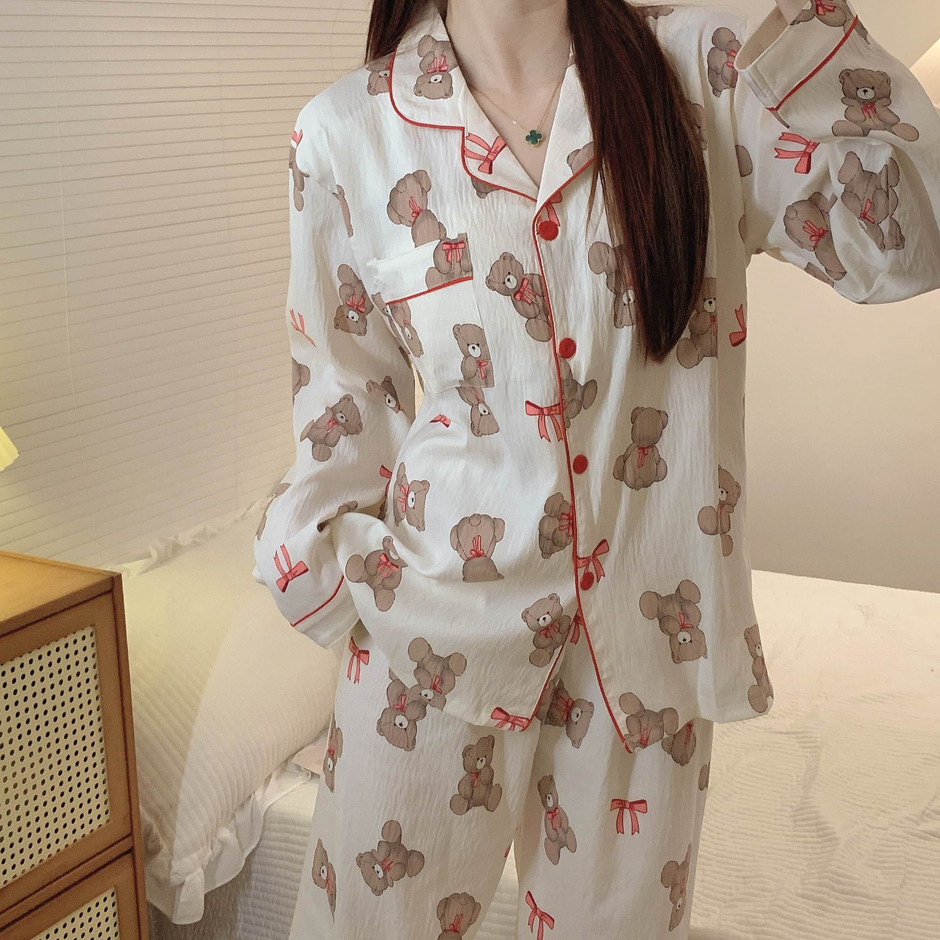 Pijamas al por mayor transfronterizos de primavera y otoño nubes de algodón pantalones de manga larga cardigans lindos con cojín de pecho se pueden usar ropa de hogar
