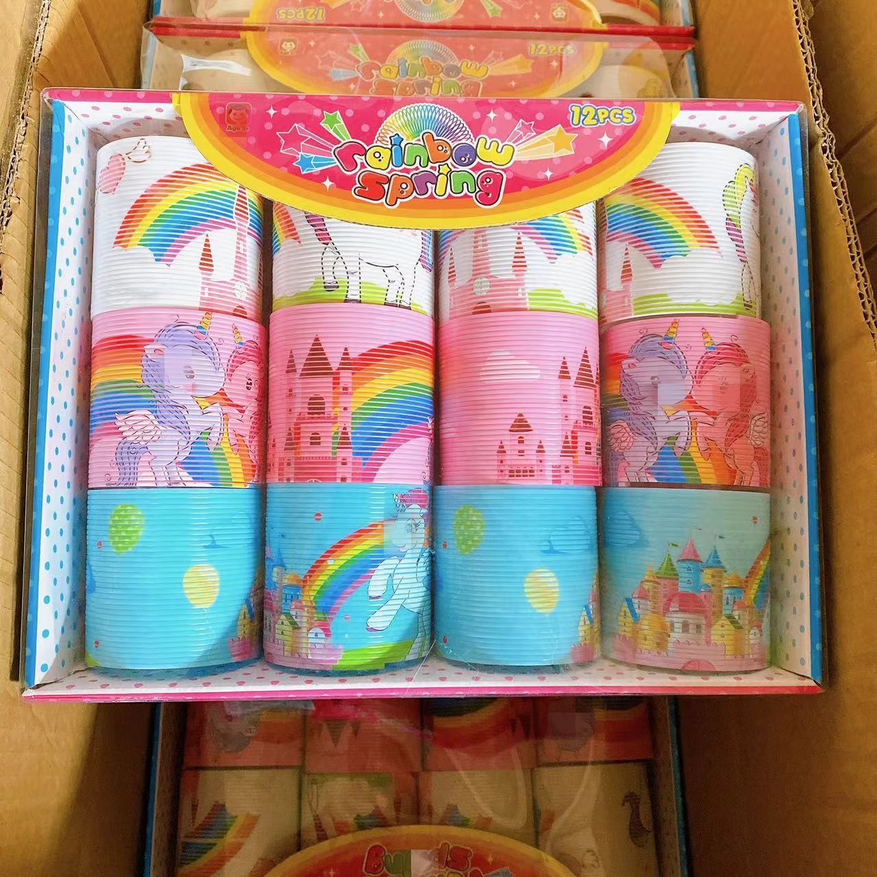 Anillo elástico para niños juguetes de rompecabezas al por mayor animaciones de dibujos animados arcoíris anillo de barra de bobina 12 una caja de arcoíris anillo