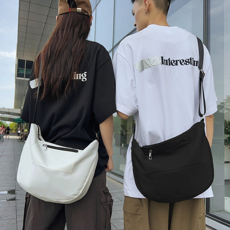 Bolso de mensajero de nailon casual para mujer 2024 nuevo bolso de mensajero de marca de moda de gran capacidad ligero bolso de hombro para hombre al por mayor
