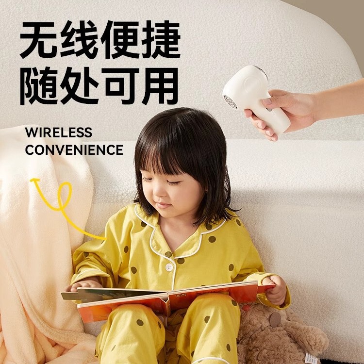 小貝熊の乳幼児のドライヤーはお尻を吹きます。|undefined
