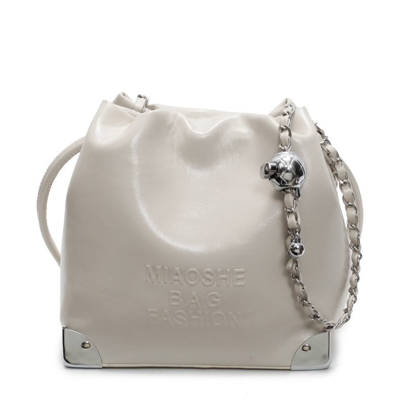 Bolso de cadena de verano popular para mujeres 2025 nuevo estilo versátil bolso de hombro de moda coreana nicho bolso de cubo