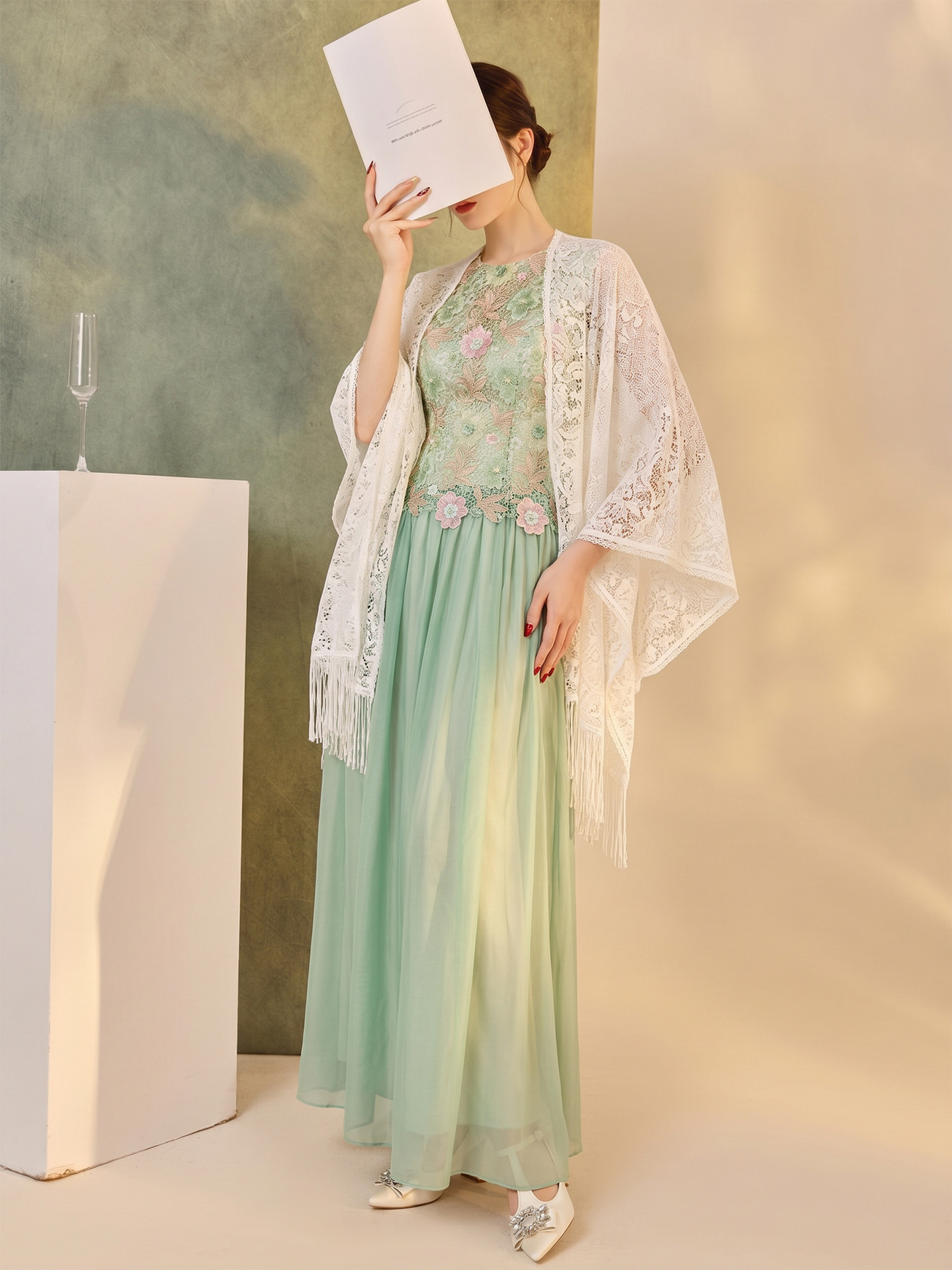 Đầm maxi thêu hoa ren nổi — Xanh lá cây nhạtcolor
