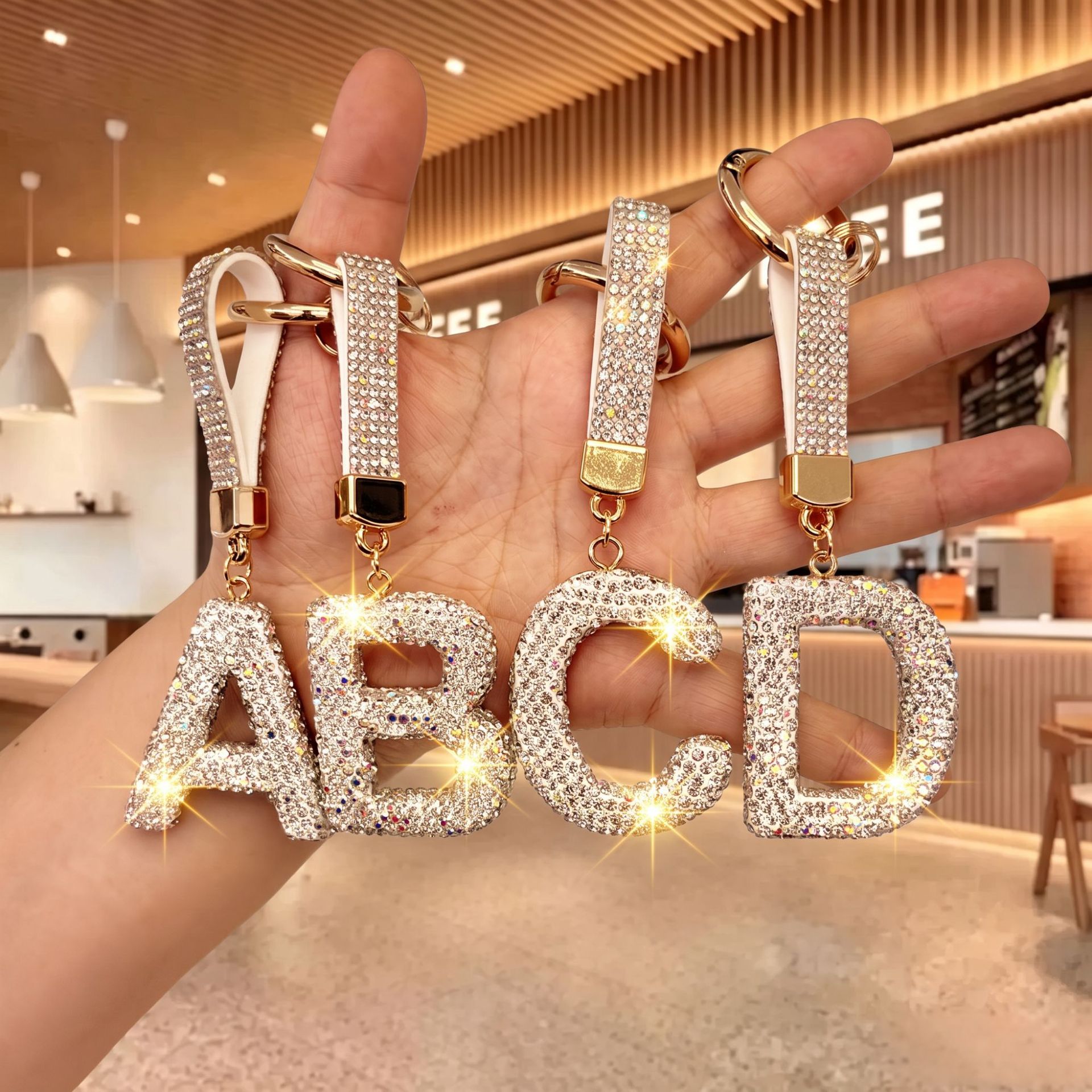 Cross-border full-diamond 26 English letter keychain pendant for women's bags, clay rhinestone car keychain wholesale