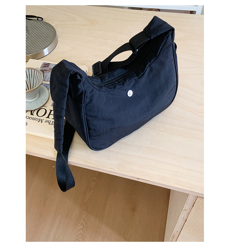Small handbag, women's underarm bag, fashionable and casual single-shoulder bag, crossbody bag, 2025 new style for work and commuting, stylish solid color bag undefined