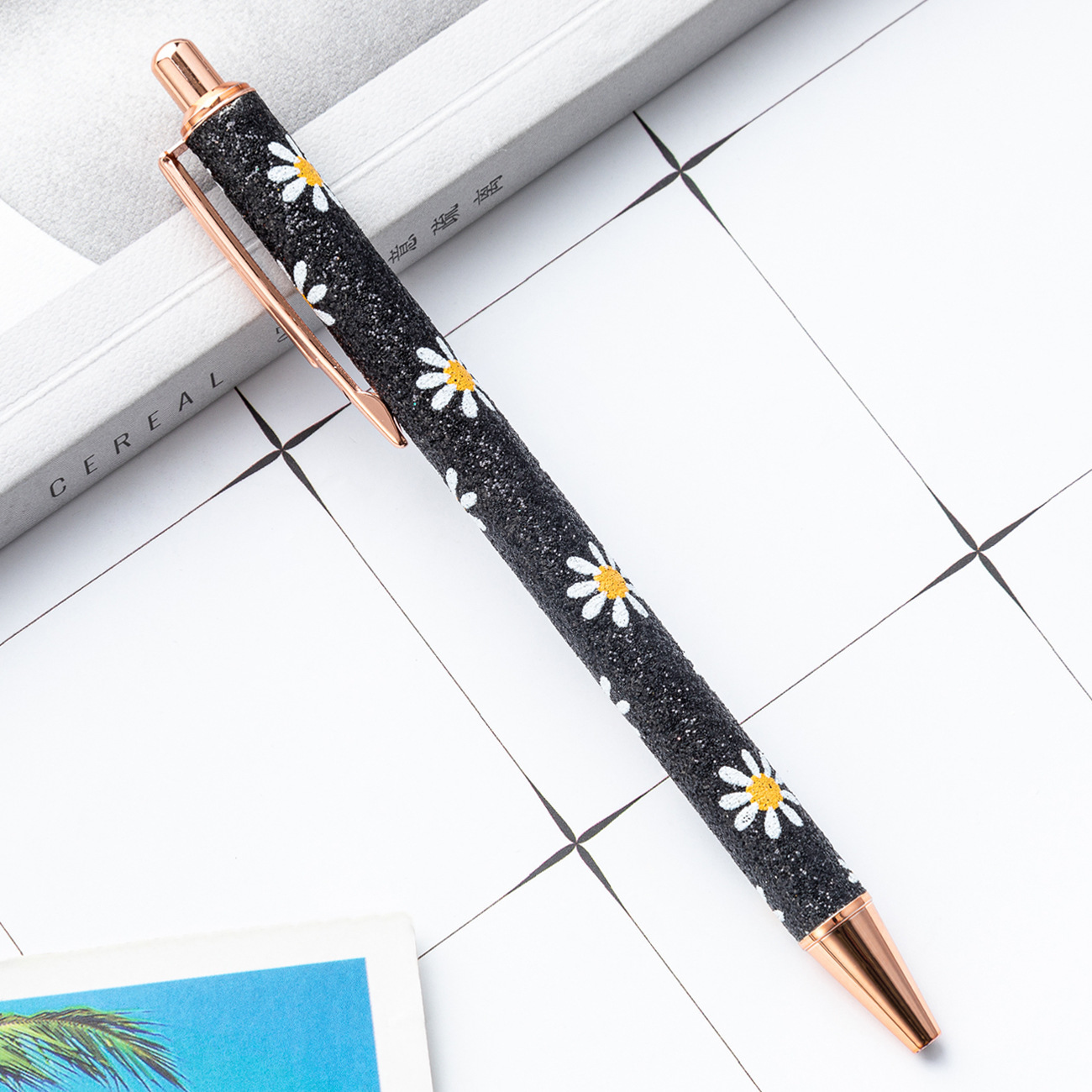 Polvo de oro de presión de lápiz de bola de metal encantador estilo de dama de presión de lápiz de circuncisión puede imprimir logotipo de alto valor facial lápiz de bola