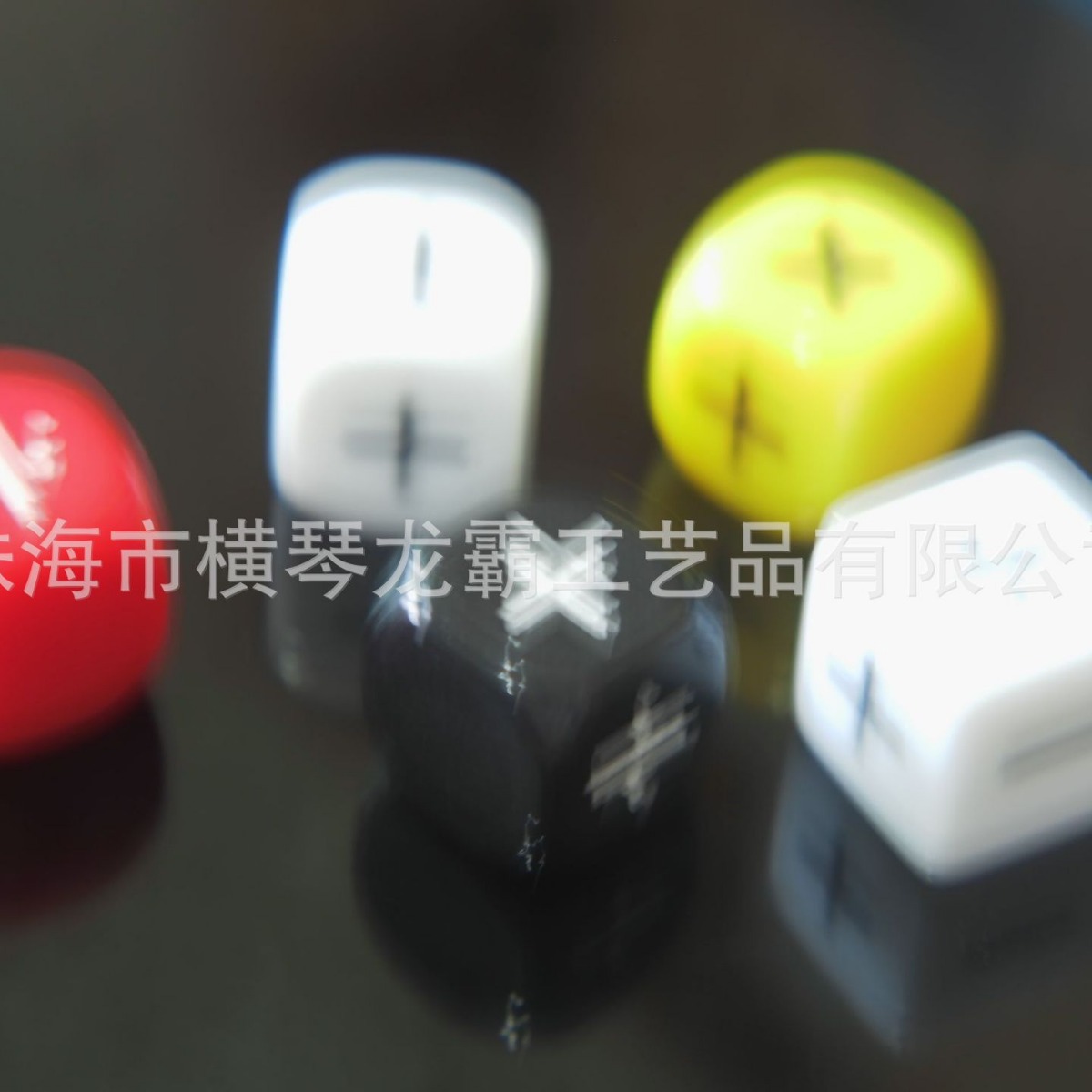 Adición, resta, multiplicación y división dados cuatro operaciones +-dados 16 16 16MM color aritmética juego de mesa de juguete para niños talla