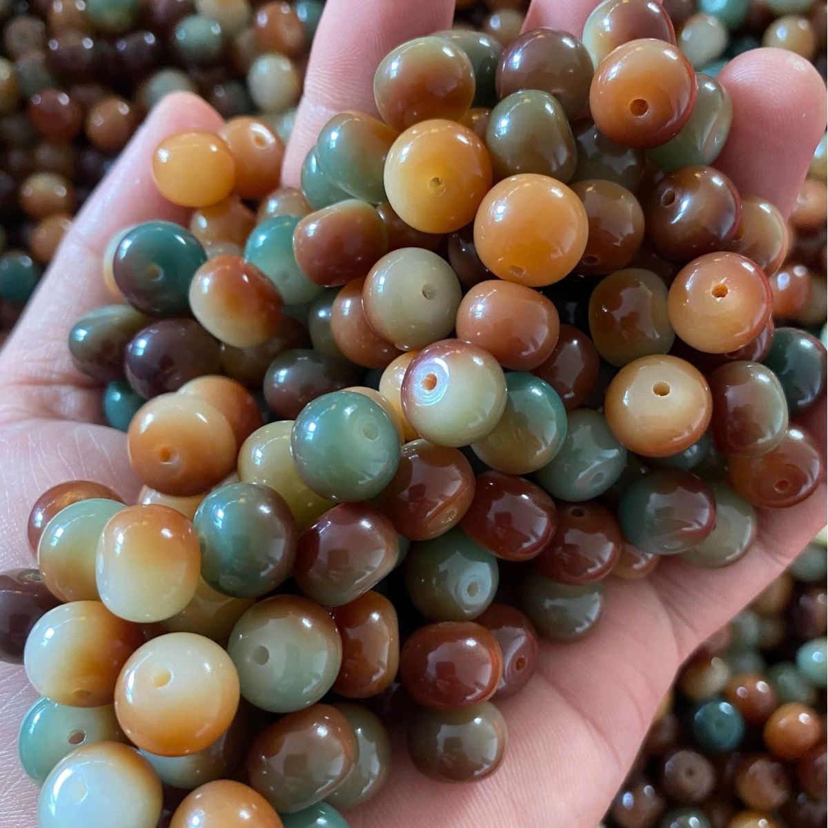 Бодхисаттва Дуньхуан разбросанные бусы высоко бросают яблоки Бодхи