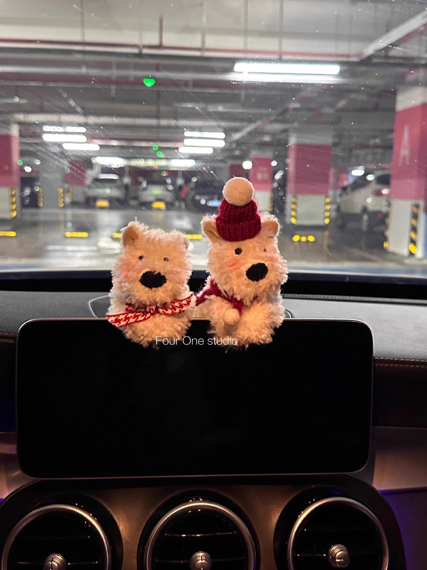 West Highland Car Screen Ornament, Doodle-Style Puppy Car Dashboard Screen Decoration, Car Interior Accessory, Christmas Gift