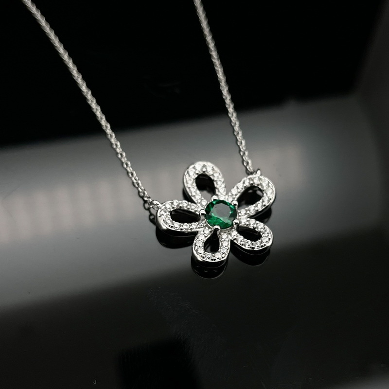 Collar de esmeralda de cultivo de flores personalizadas transfronterizo S925 con incrustaciones de plata para cultivar tesoro de color cadena de clavícula de lujo ligero retro
