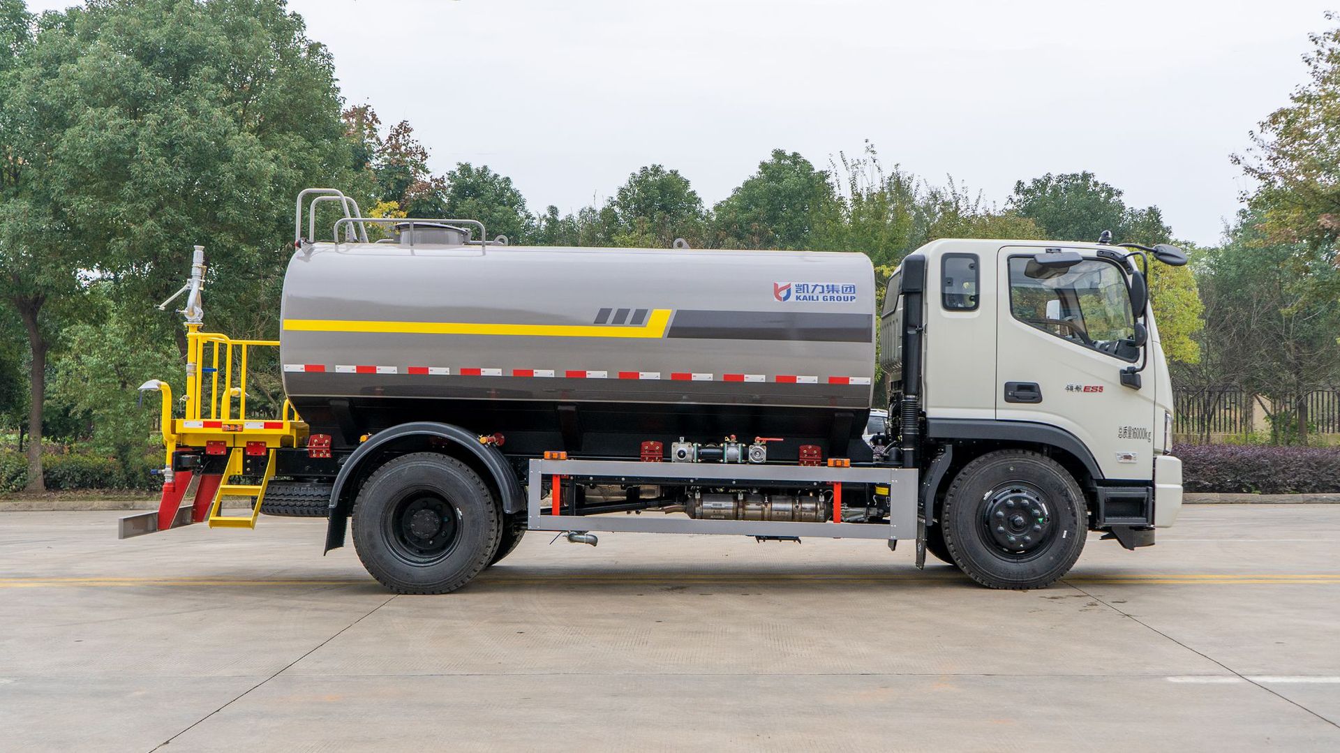 National Vi Foton Ruiwo Es3 Lawn, Crops, Trees, Watering, Green Plant Maintenance 18 Tons 12 Square Meters Greening Spray Truck