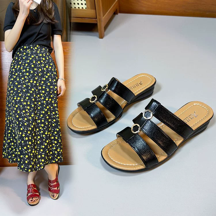Summer fashionable slippers with a strap, plus size