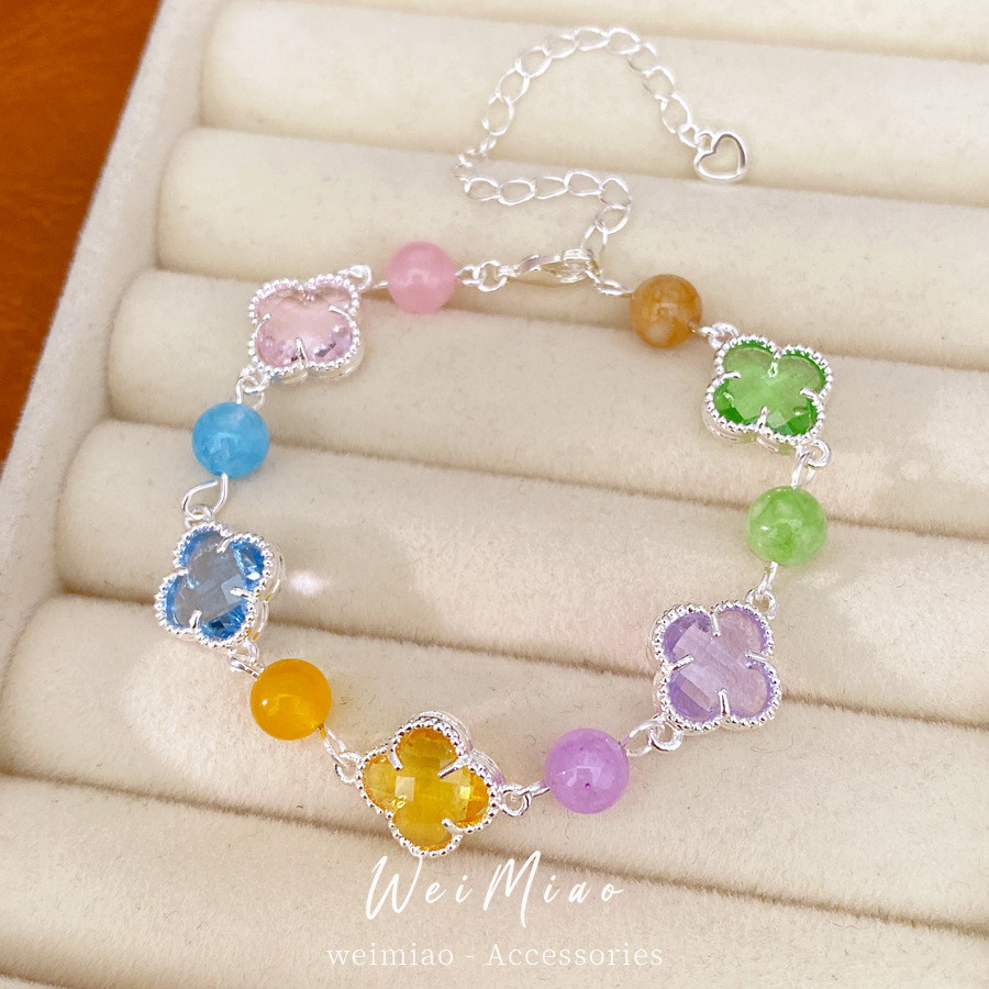 Brazalete de piedra de vidrio de hierba de la suerte ligera de lujo nicho de alta sensación pulsera fresca dulce accesorios de vacaciones joyas de mano