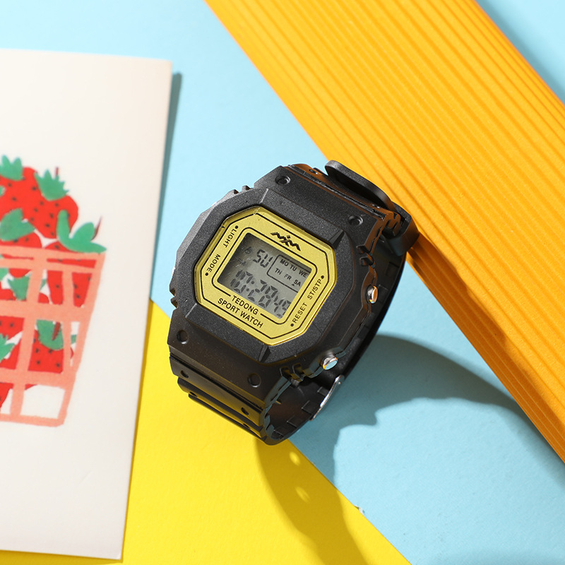 Reloj estudiante niños unicornio cuadrado Matcha verde pequeño cuadrado impermeable reloj despertador luminoso reloj electrónico