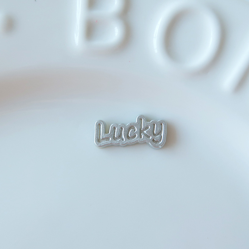 人気メッキ愛蝶ネクタイアクセサリー高級感シルバーグレー笑顔ヘアアクセサリー材料卸売り