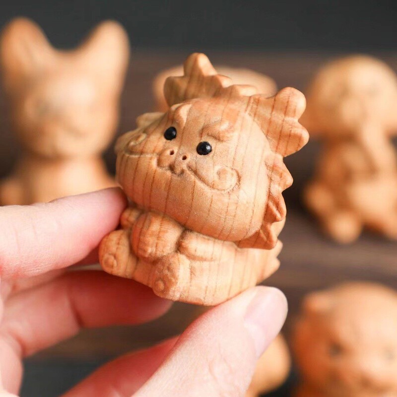手作りの桃の木の十二生肖の置物の原木のハンドルの竜の牛のネズミの犬はかわいい子供の車の置物を飾ります。|undefined