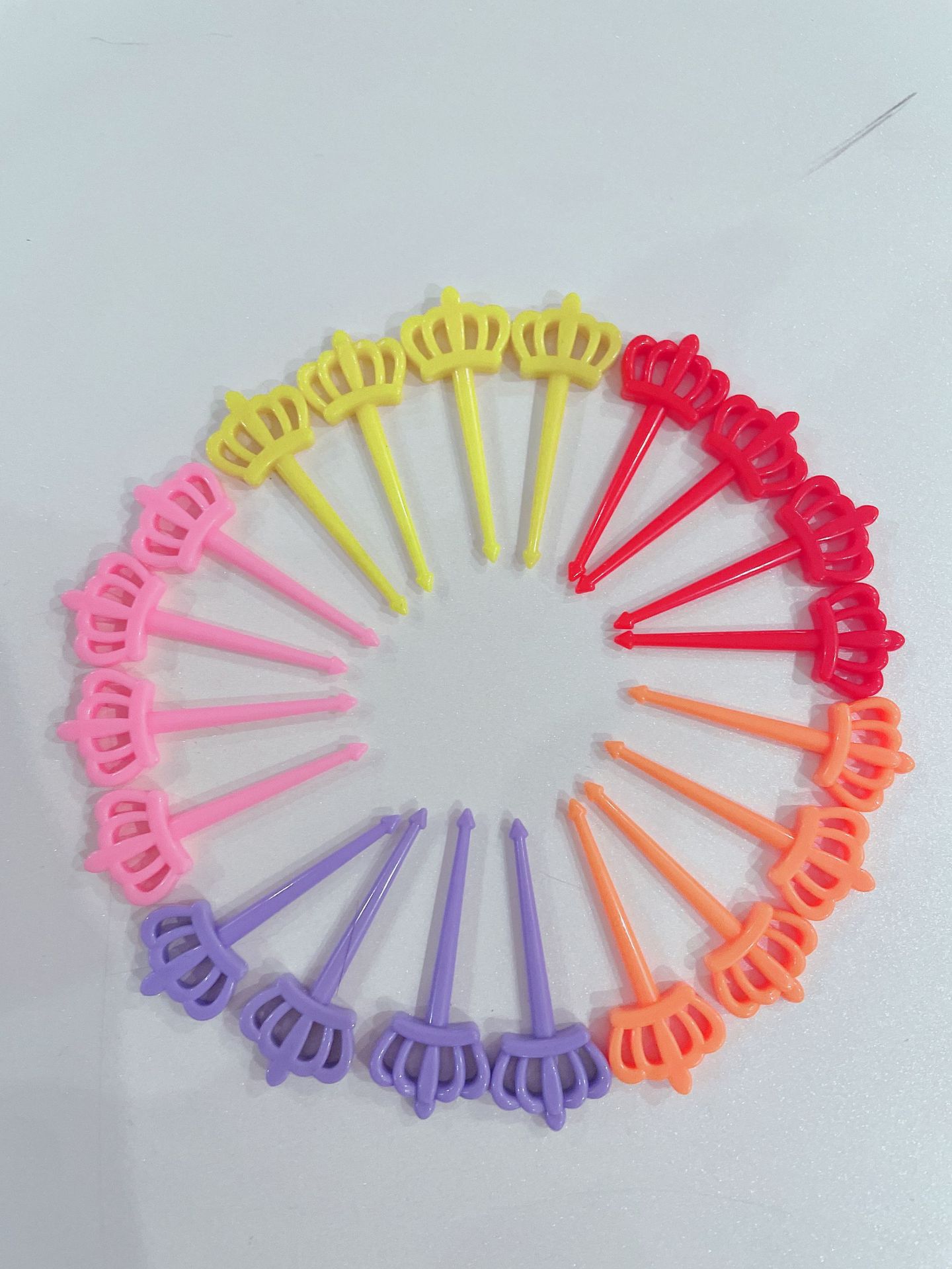 Cute Solid Color Plastic Fruit Fork display picture 1