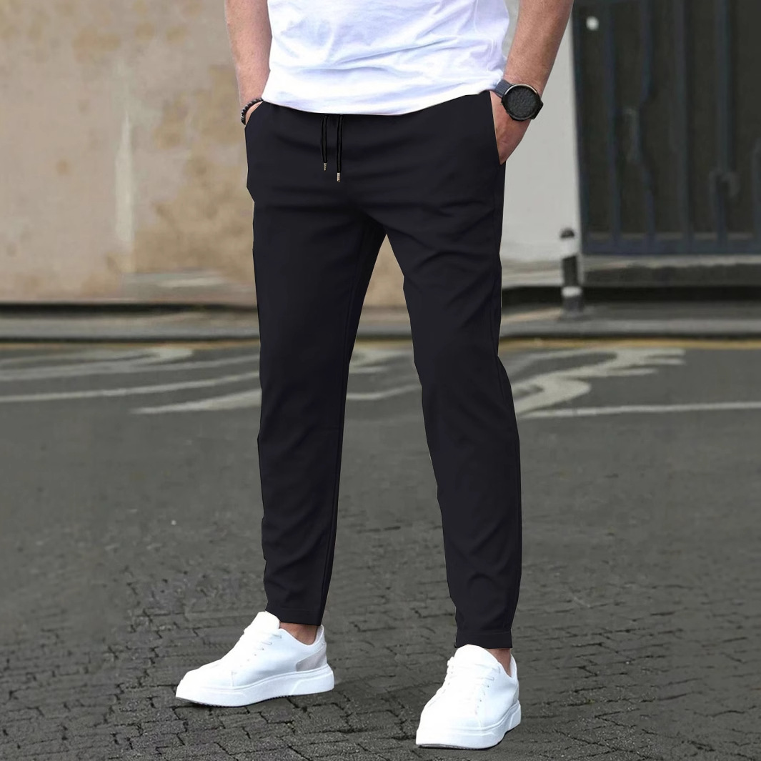 "Klassische Slim-Fit-Freizeithose für Herren mit Lederetikett – Polyester-Komfort für den Alltag in Schwarz, Khaki und Marineblau"_voghion.com