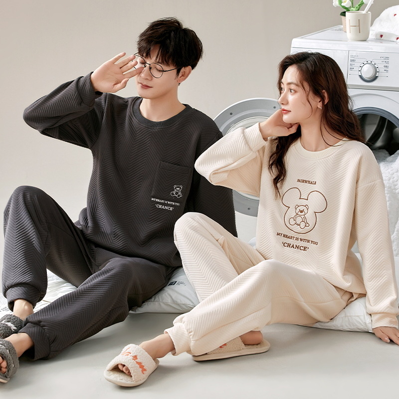 El otoño y el invierno sándwich de manga larga pareja pijamas engrosada de dibujos animados cuello redondo jersey de los hombres y las mujeres de ropa de casa caliente se puede usar fuera