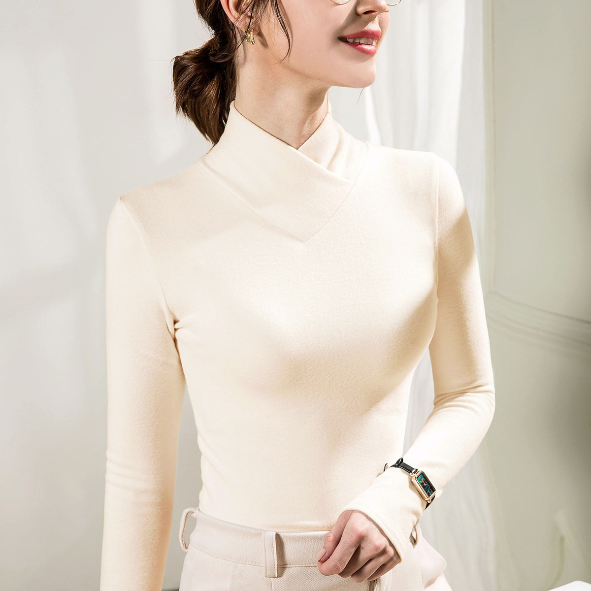 Otoño e invierno Nueva camisa de fondo de terciopelo caliente con cuello en V Estilo occidental interior de las mujeres pequeña camisa de doble cara forrada de lana gruesa caliente superior image 4