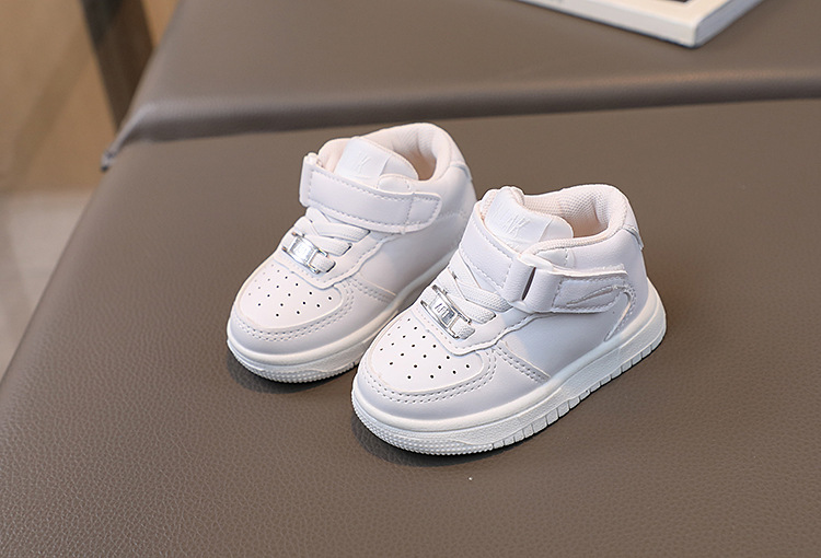 Vår och höst Nya sporter Pojkar High Top Board Girls Little White Korean Version Mode Basketskor för barn_voghion.com