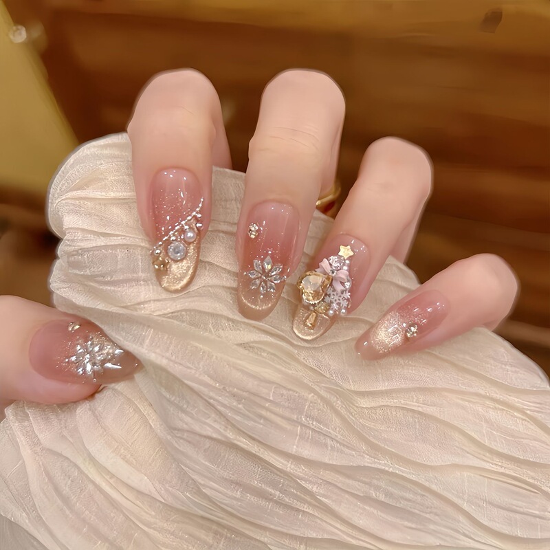 [Golden Christmas] Exquisite and Gentle Nude Pink Nail Stickers with Snowflake Glitter and Diamonds, Creating a Winter Vibe, Purely Handmade
