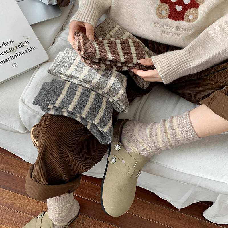 Demi-season keep warm woolen Japanese velvet winter socks, mid-length