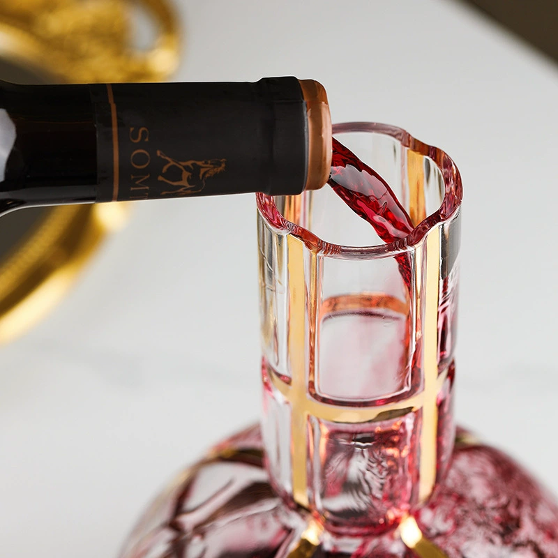Creative tall decanter, crystal golden water, high quality pocket flask, light luxury style