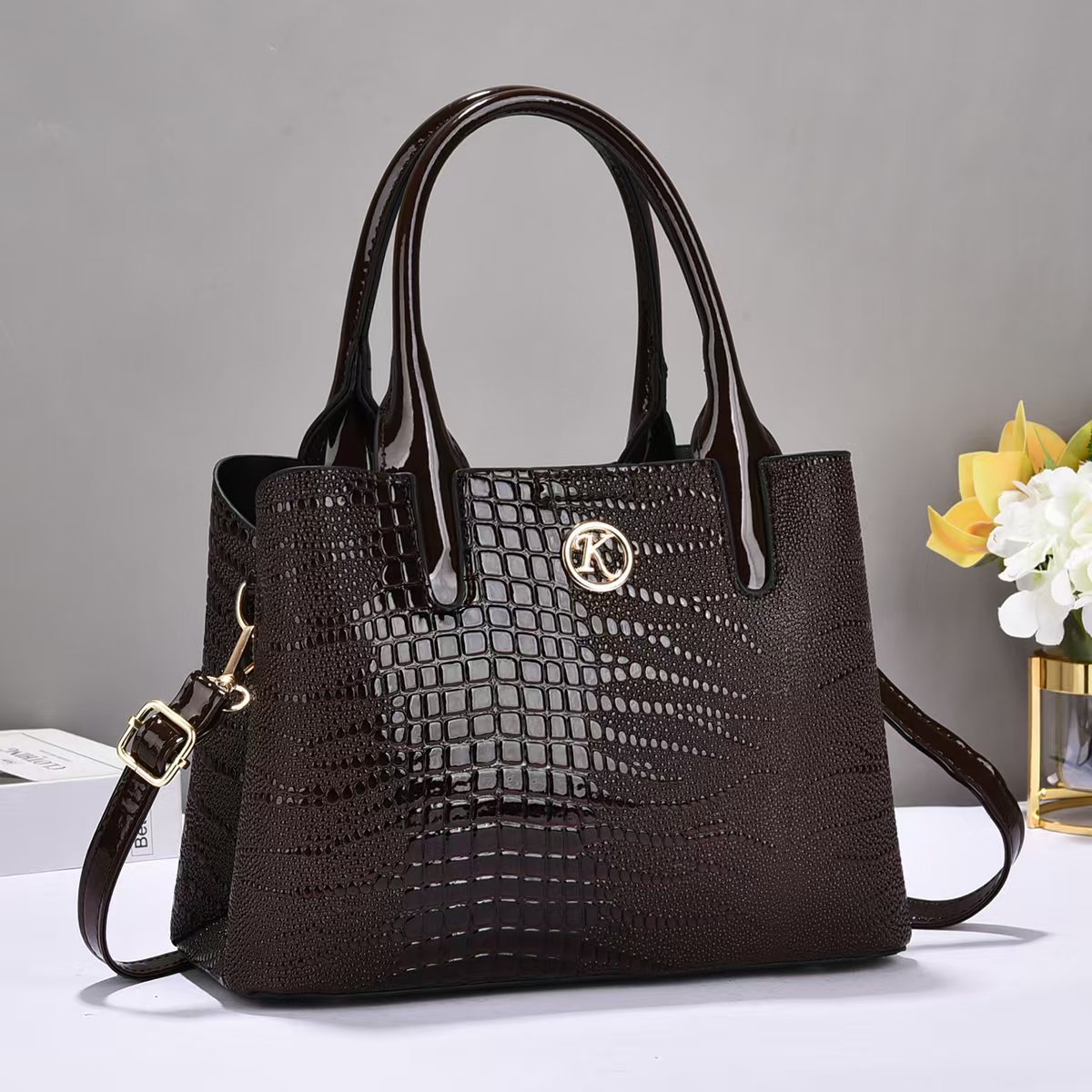 Bolsa de mano de piel brillante de gran capacidad con patrón de cocodrilo, bolsas de hombro de moda versátiles, bolsas transfronterizas de tendencia simple