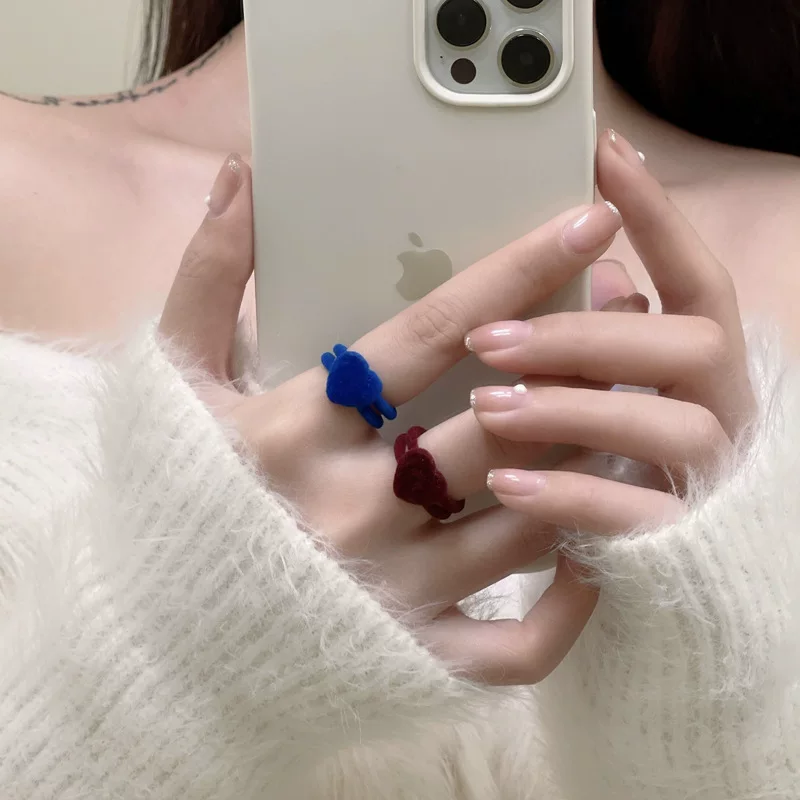 Retro one size cute blue ring, on index finger