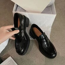 葡萄妈秋季新款英伦复古小皮鞋女时尚圆头软皮粗跟乐福鞋女单鞋