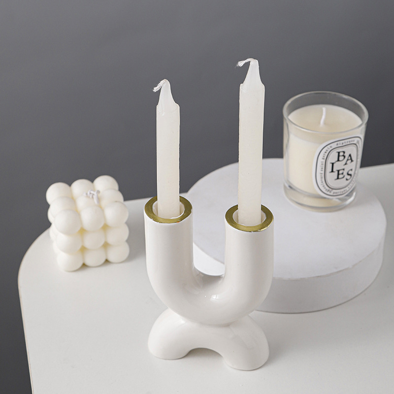 Varilla de estilo europeo Candelabro de cerámica de doble cabeza decoración del hogar decoración del hotel mesa de comedor titular de la vela artesanía creativa
