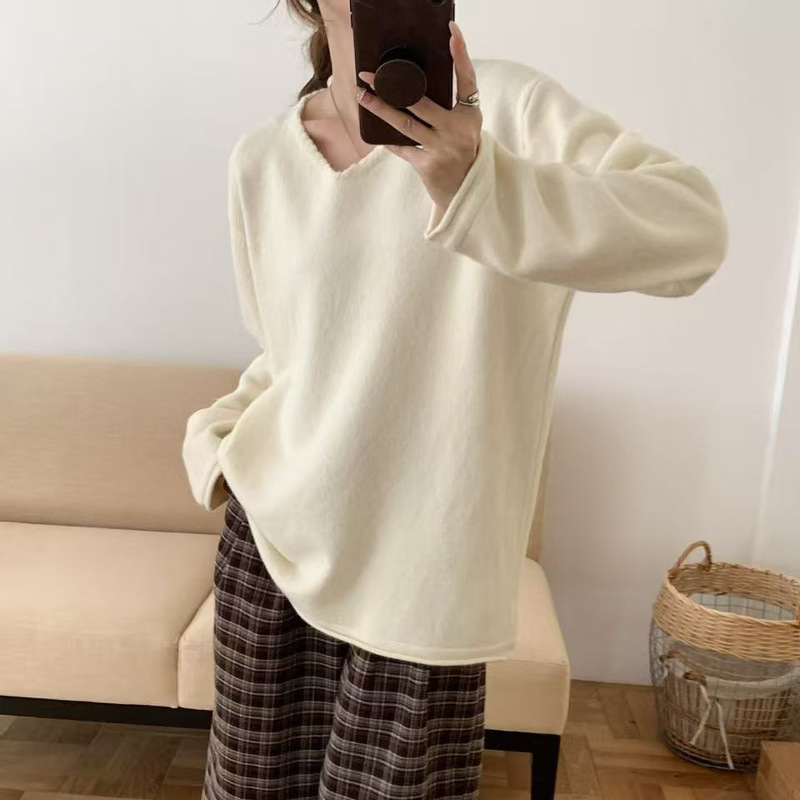 Lazy-style, rolled-hem V-neck knit sweater for women, new autumn/winter collection, solid color, long-sleeved, loose-fitting, casual, pullover sweater Lazy-style, rolled-hem V-neck knit sweater for women, new autumn/winter collection, solid color, long-sleeved, loose-fitting, casual, pullover sweater