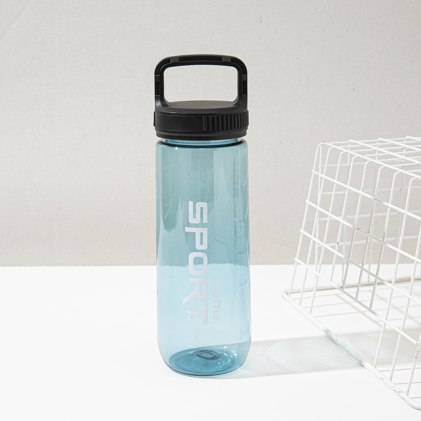 Nueva botella de agua de plástico para deportes de gran capacidad para estudiantes varones hervidor de fitness resistente a altas temperaturas taza de espacio al aire libre portátil de verano